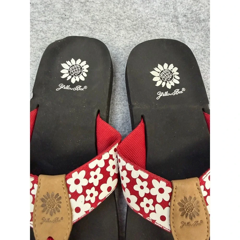 Yellow Box "Rosie" Froamy Red and White Daisy Print Flip Flops Women's Size 9 - Picture 2 of 4
